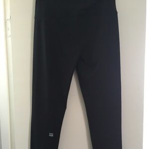 Victoria Secret “Knockout” Activewear Leggings